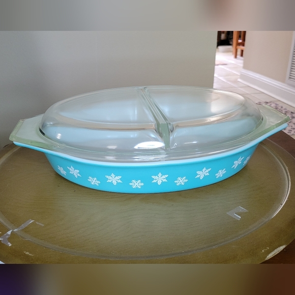 Vintage Pyrex Snowflake Blue Divided Serving Dish (#1063) -  Perfect Condition - Picture 3 of 10